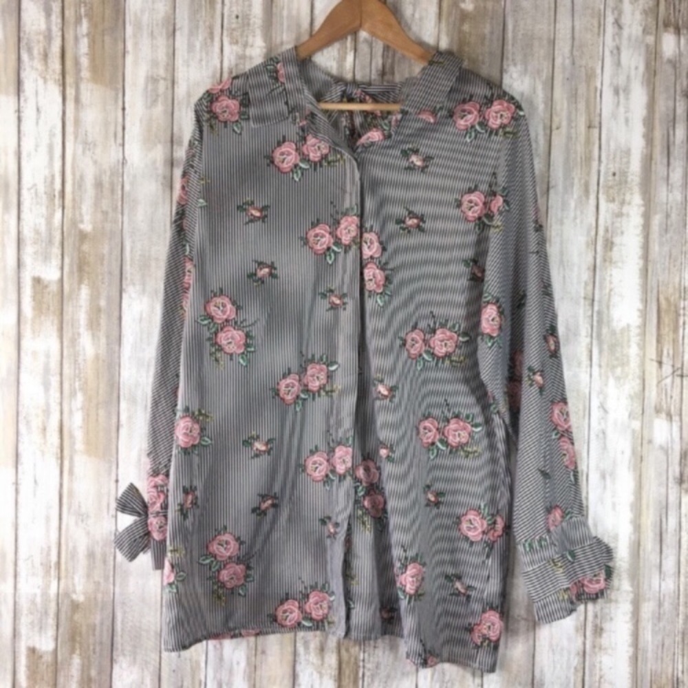 NWT Umgee Rose Striped Button Down Blouse - Picture 2 of 9